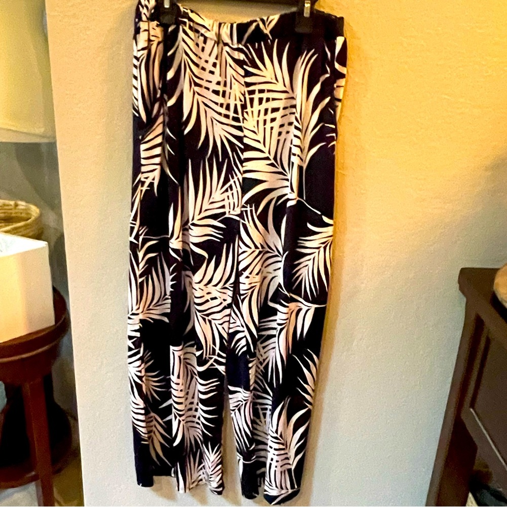 Navy blue and white palm beach pants